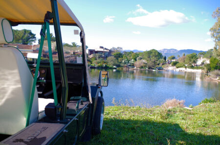 Mini Moke sur la plage de Saint-Cyprien